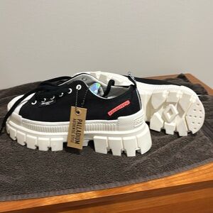 Palladium platform sneakers, brand new unworn, size 6.5 US, EU 37.5